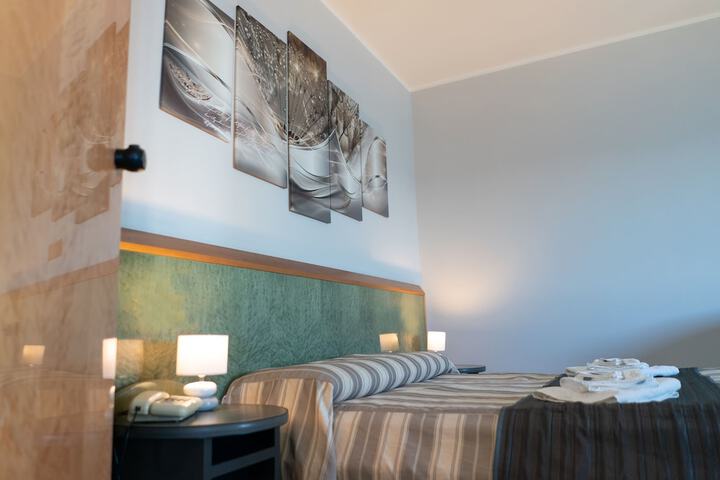 Room 4 of 23