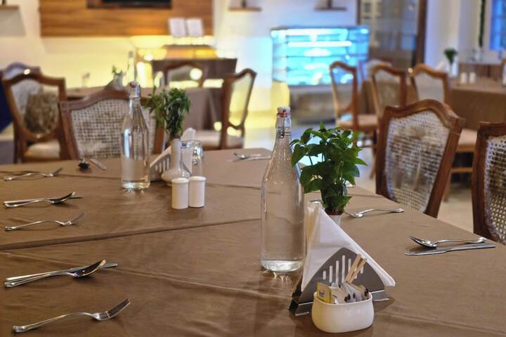 Dining 139 of 165