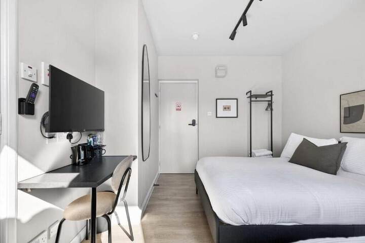 Room 3 of 38