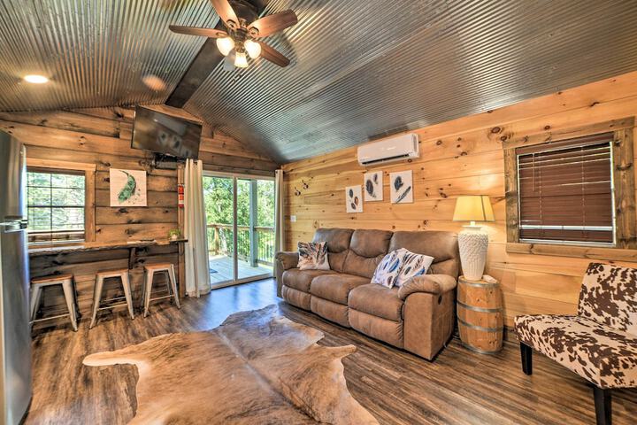 Rustic Dog-friendly Cabin w / Deck & Fire Pit!