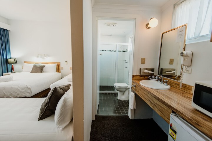 Room 27 of 54