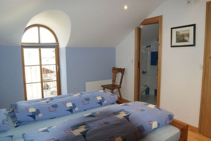 Room 9 of 31