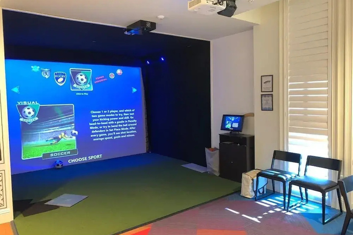 Room 11 of 26