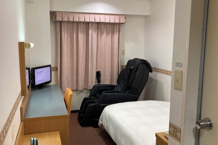 Room 5 of 6