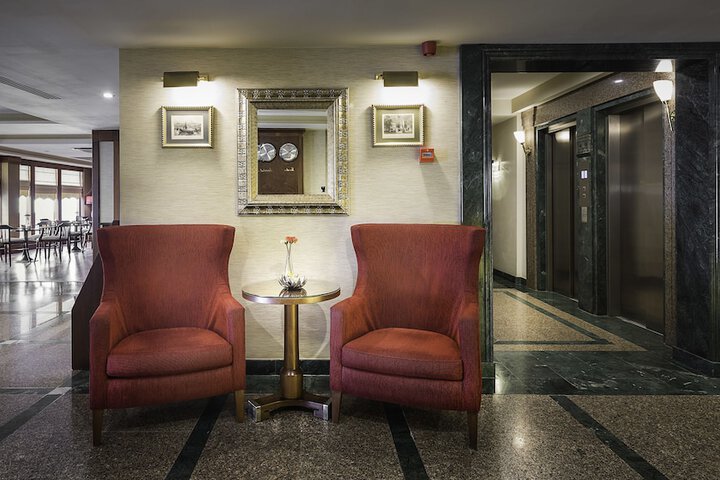 Guest Lobby