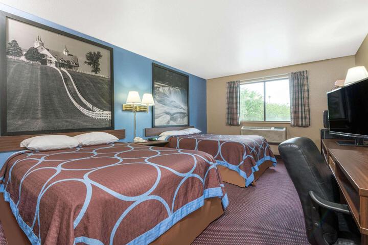 2 Double Beds (9 of 12)