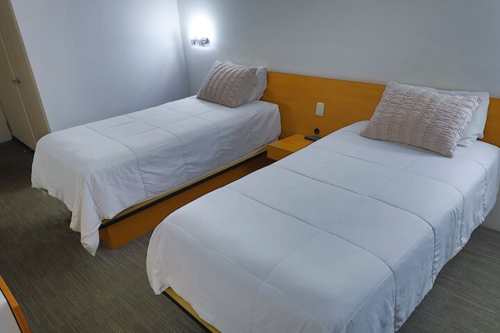 Room 12 of 40