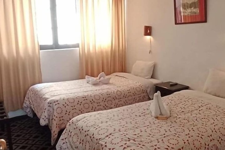 Room 4 of 9