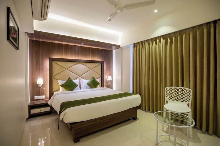 Room 9 of 29