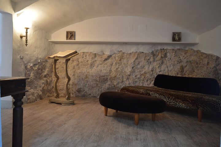 Room 10 of 24