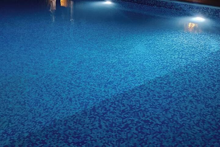 Pool 17 of 33