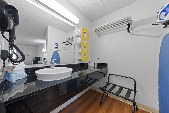 Room 42 of 154