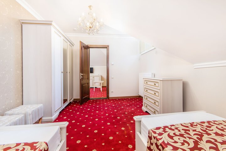 Room 4 of 50