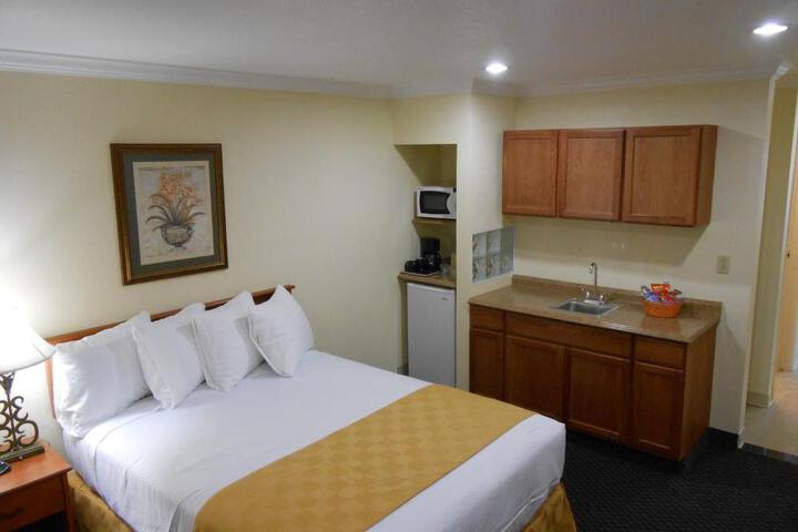 Suite Queen Bed
