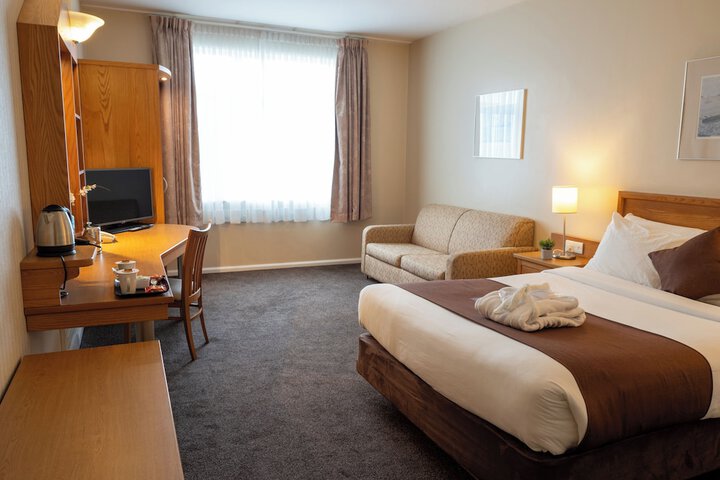 Room 14 of 77