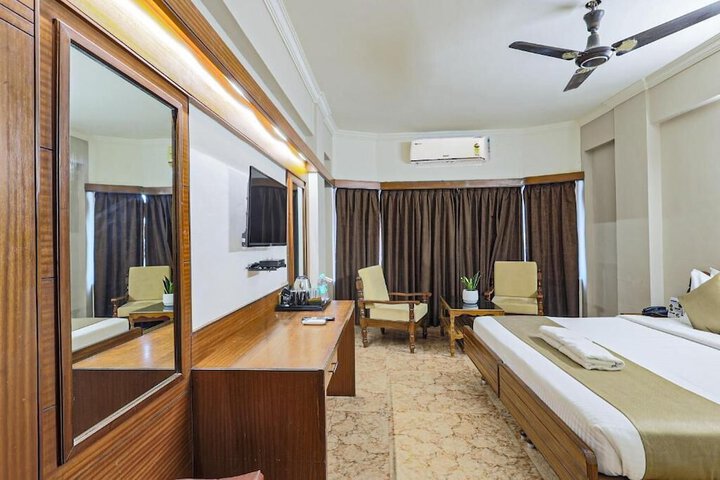 Room 4 of 18