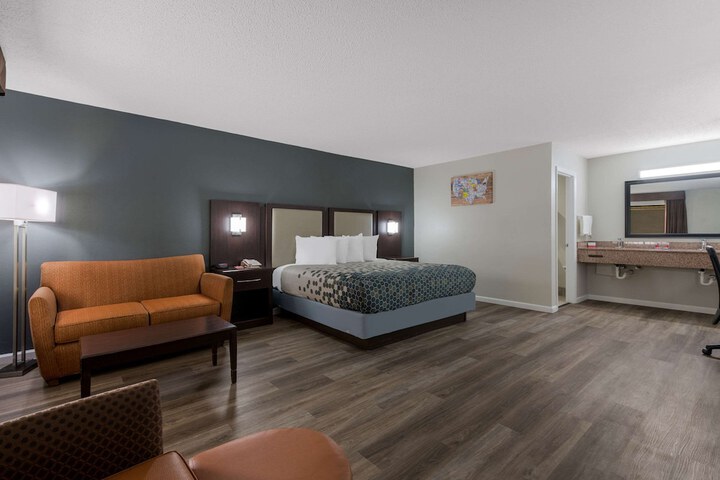 Room 15 of 42
