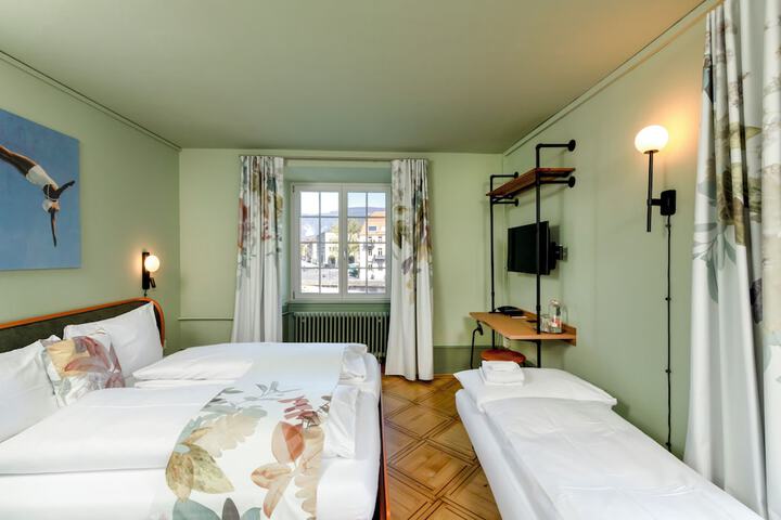 Room 10 of 35