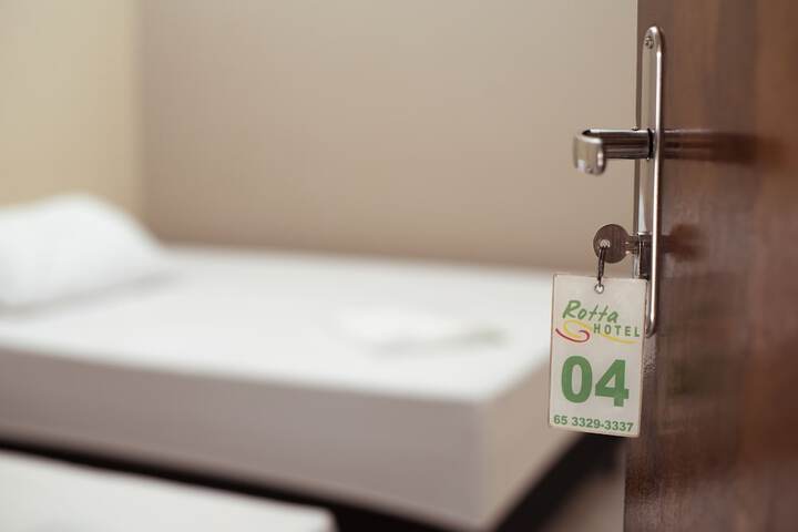 Room 13 of 37