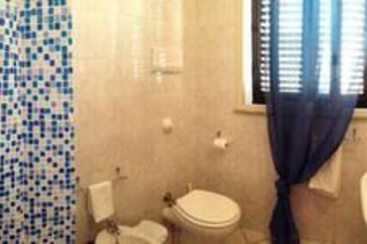 Room 5 of 87