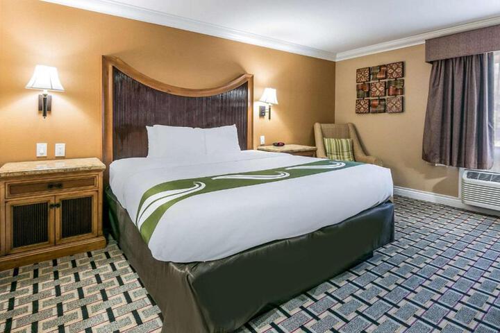 1 King Bed (3 of 15)