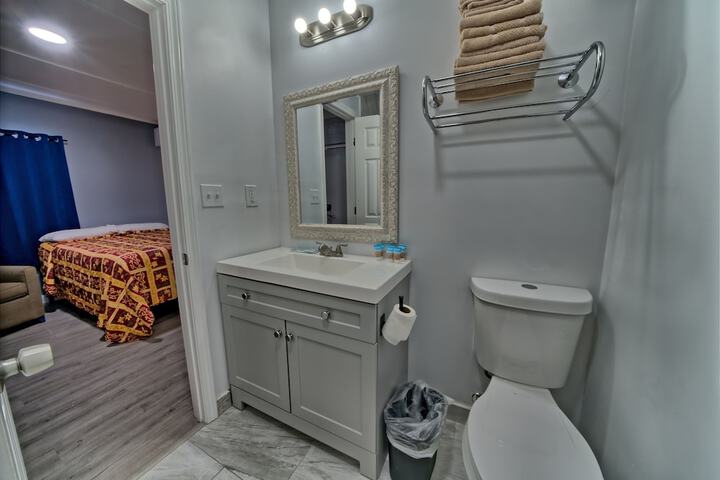 Family Studio 4 Bunk Beds 2 Queen Beds Sofa Kitchenette Accessible (10 of 14)