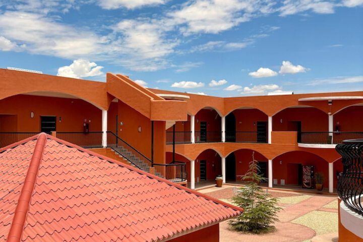 Hotel Exterior 76 of 77