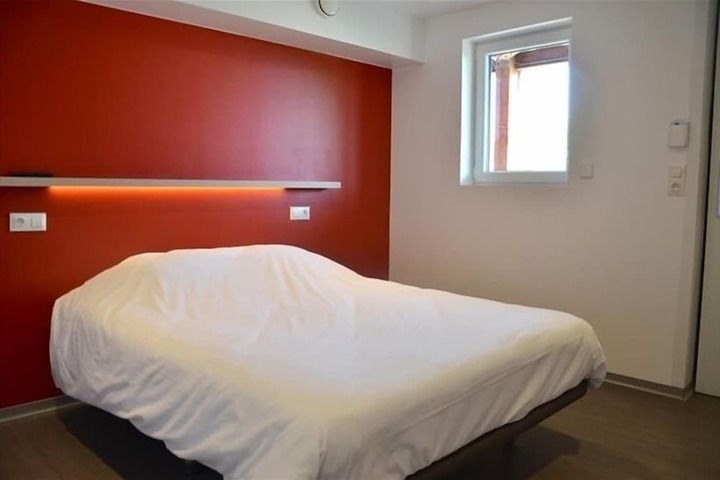 Room 10 of 26
