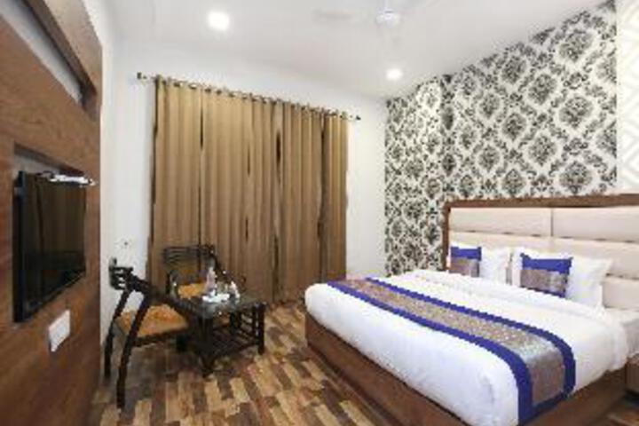 Room 2 of 5