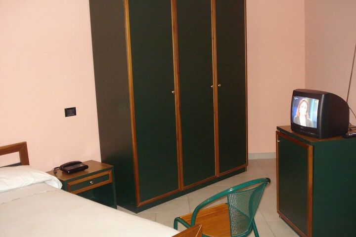Room 4 of 59