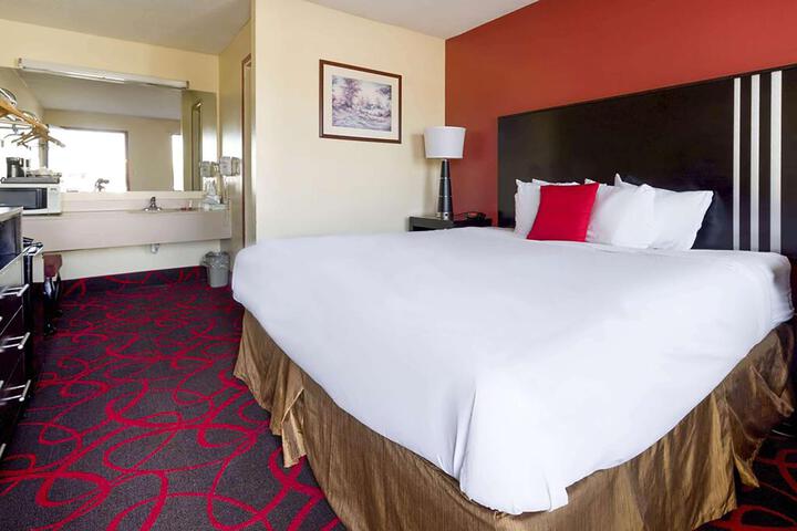 1 King Bed (8 of 16)