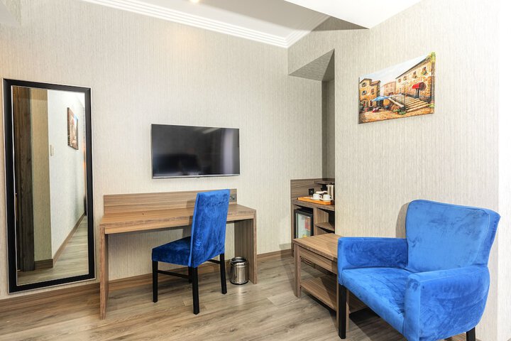 Room 27 of 128