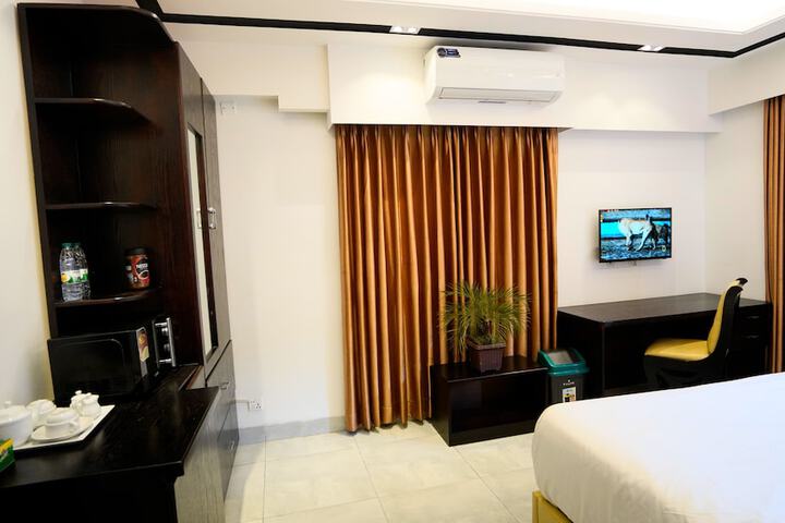 Room 10 of 26