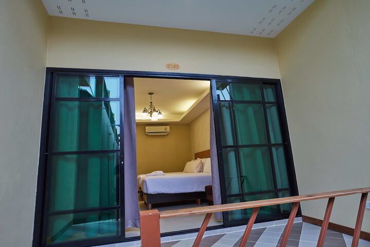 Room 18 of 94