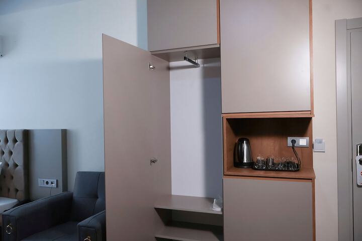 Room 11 of 28