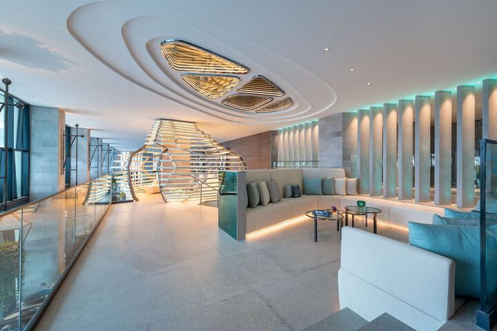 Lounge 145 of 208