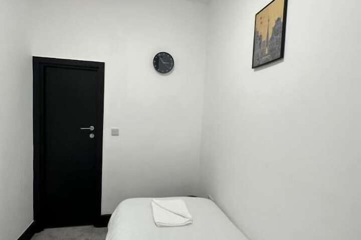 Room 10 of 27