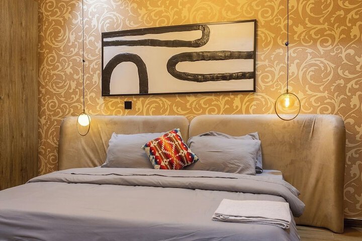 Room 9 of 20
