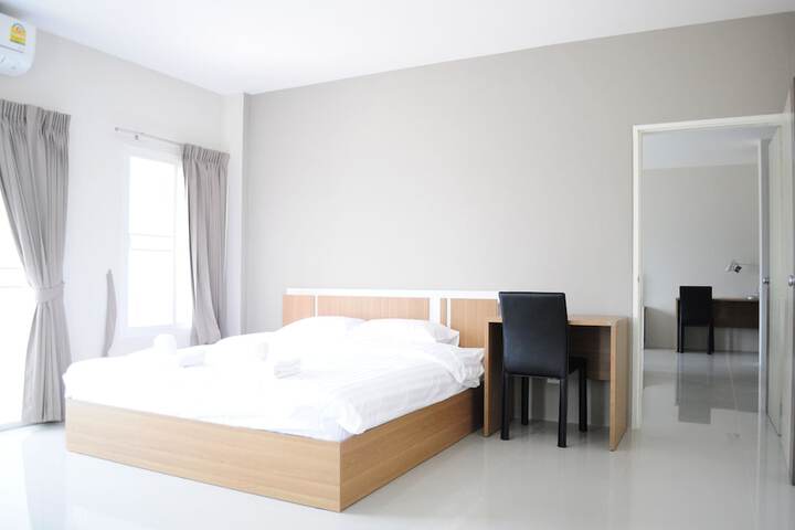 Room 5 of 17