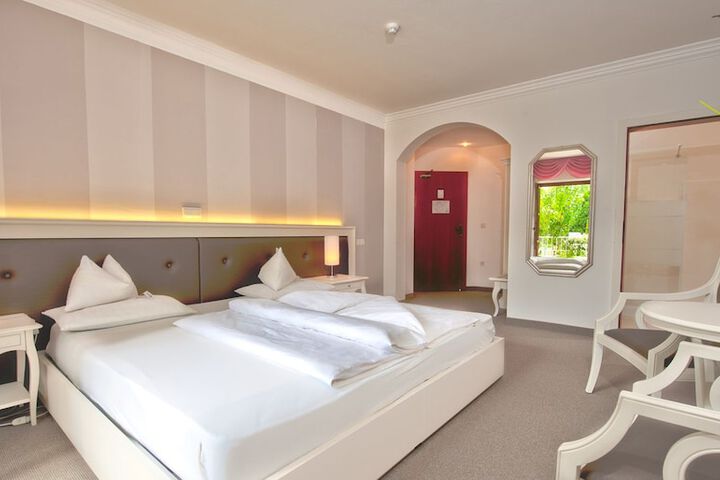 Room 2 of 101