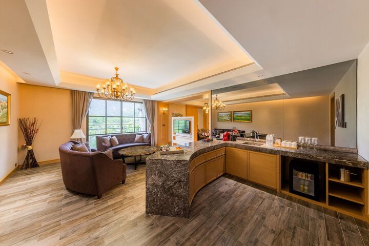 Room 54 of 208