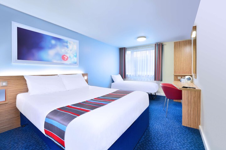 Room 4 of 7