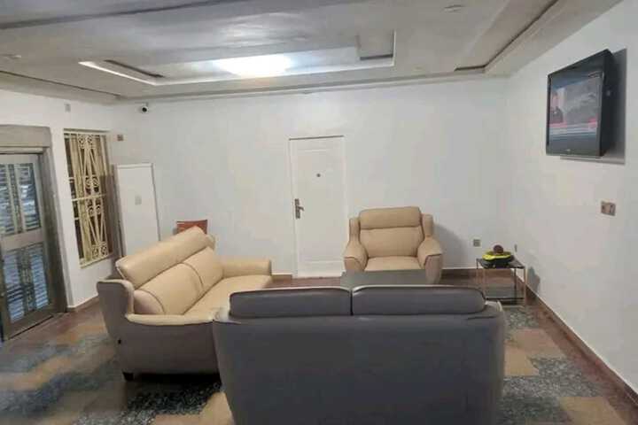 Room 6 of 11