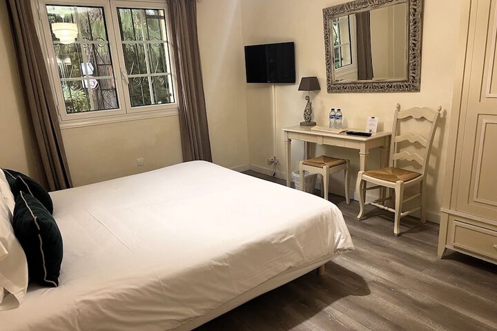 Room 13 of 42