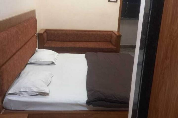 Room 5 of 33