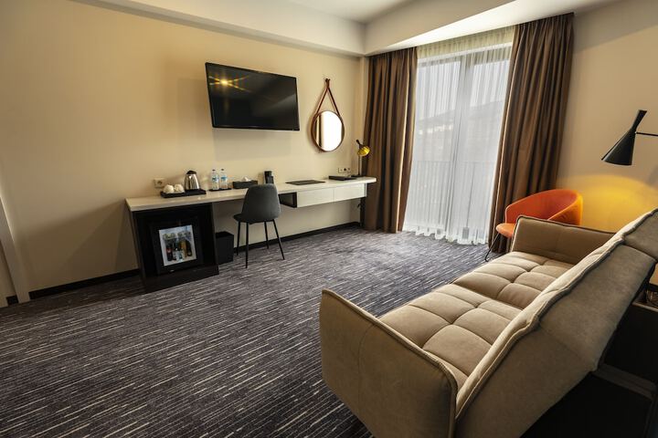 Room 28 of 73