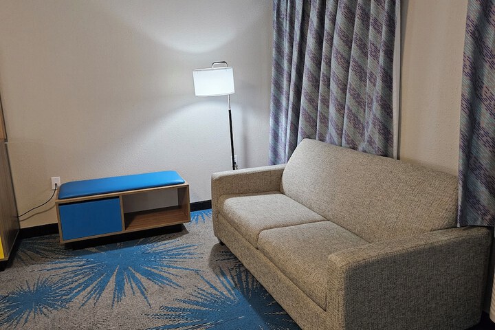 1 King Bed Suite (5 of 8)