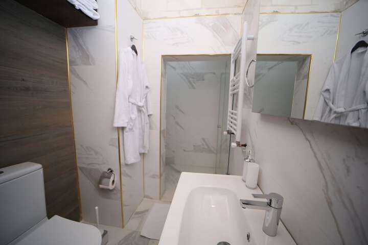 Room 38 of 85