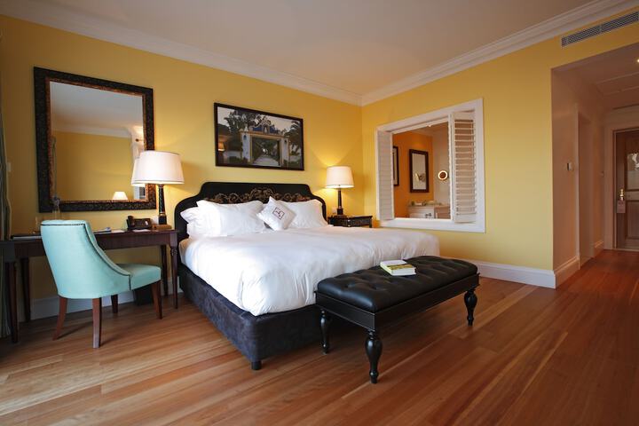 Room 5 of 106