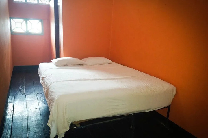 Room 6 of 11